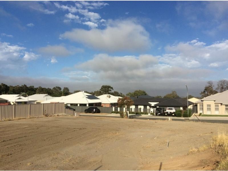 210 Longmore Loop, Swan View WA 6056