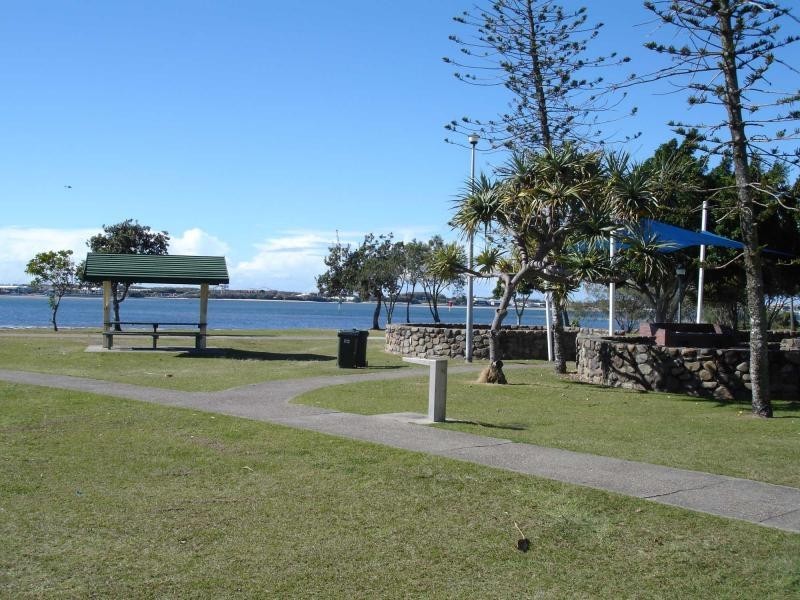 7- 9 Robert Street East, Labrador QLD 4215