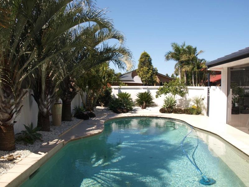 56 Tradewinds Avenue, Paradise Point QLD 4216