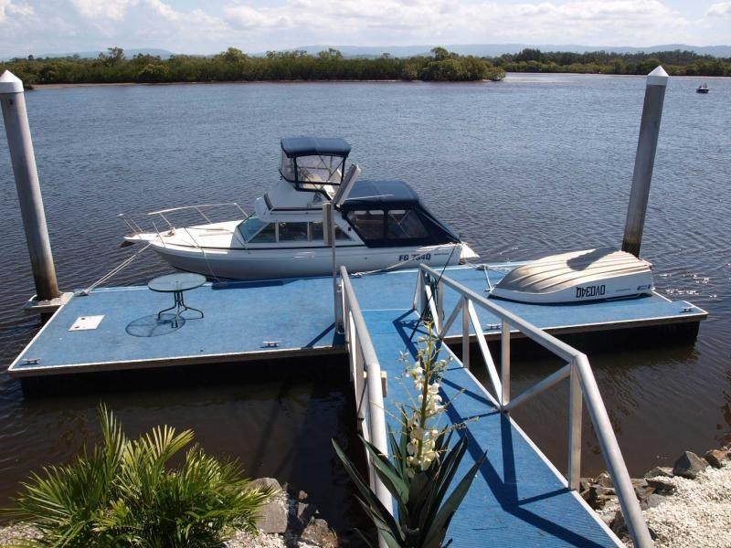 56 Tradewinds Avenue, Paradise Point QLD 4216