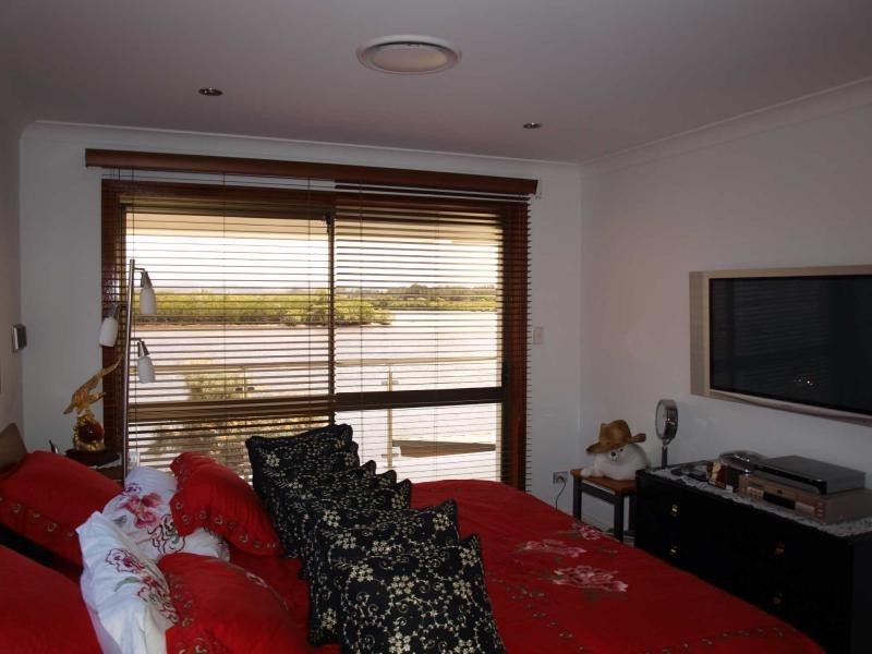 56 Tradewinds Avenue, Paradise Point QLD 4216