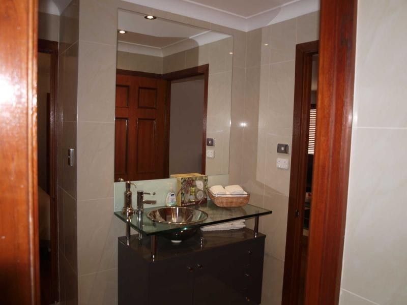 56 Tradewinds Avenue, Paradise Point QLD 4216