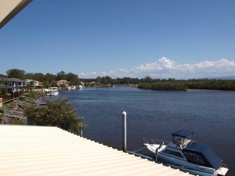 56 Tradewinds Avenue, Paradise Point QLD 4216