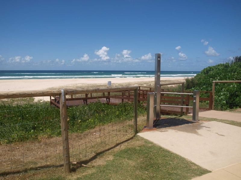 Bilinga QLD 4225