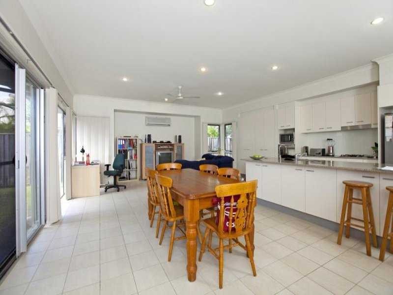 43 Yarra Road, Wakerley QLD 4154