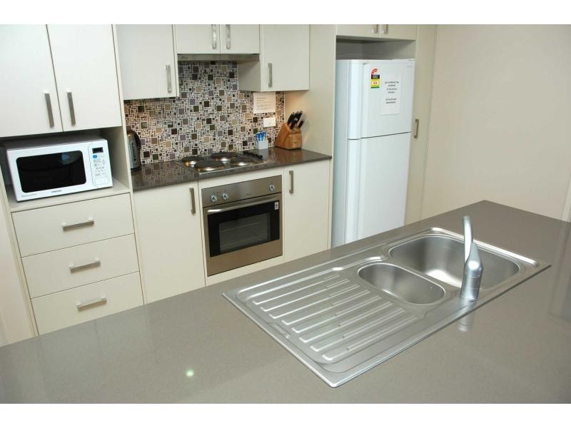 Villa 4/2 Lake Street, Eden NSW 2551