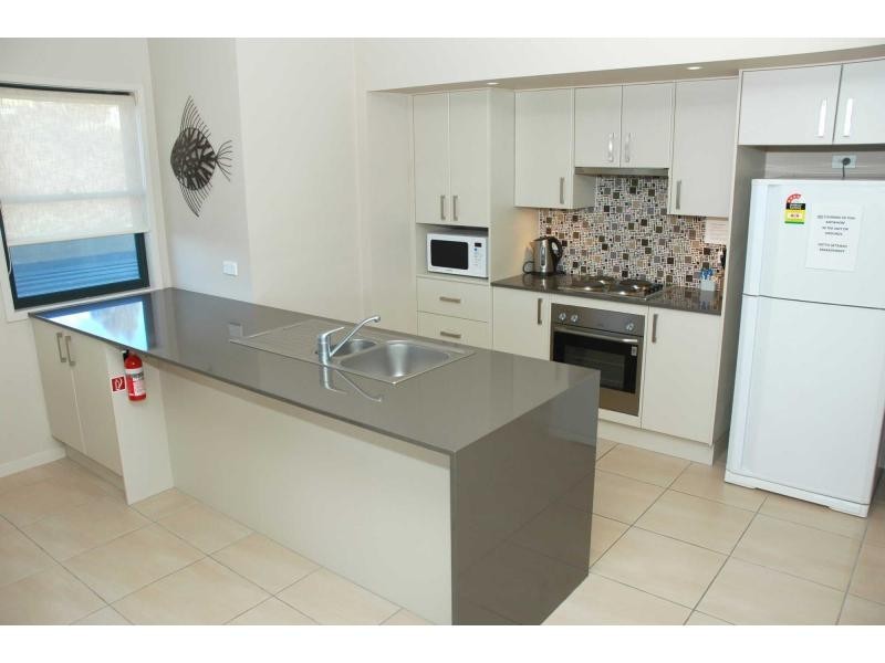 Villa 4/2 Lake Street, Eden NSW 2551