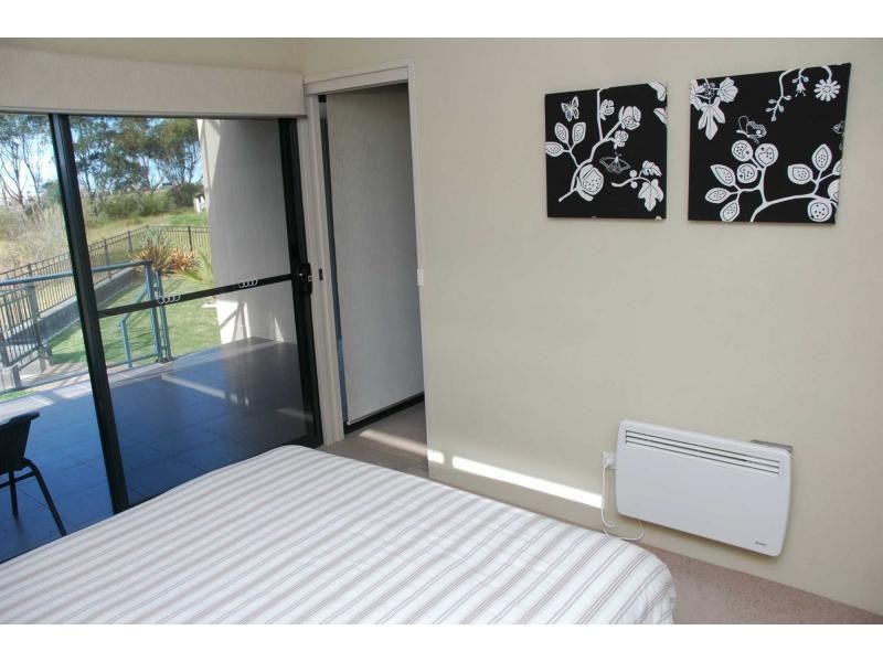 Villa 4/2 Lake Street, Eden NSW 2551