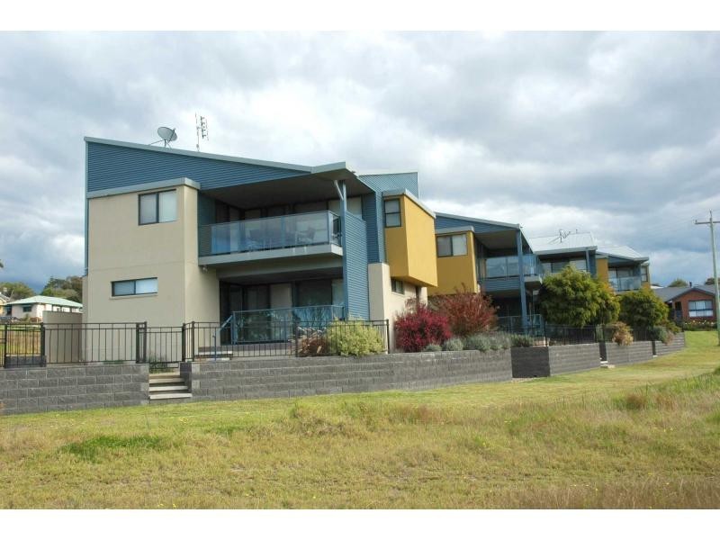 Villa 4/2 Lake Street, Eden NSW 2551