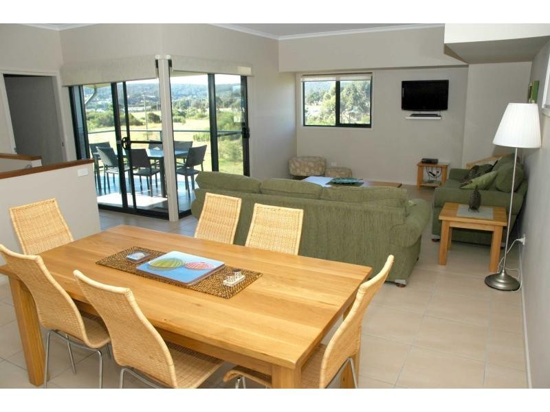 Villa 4/2 Lake Street, Eden NSW 2551