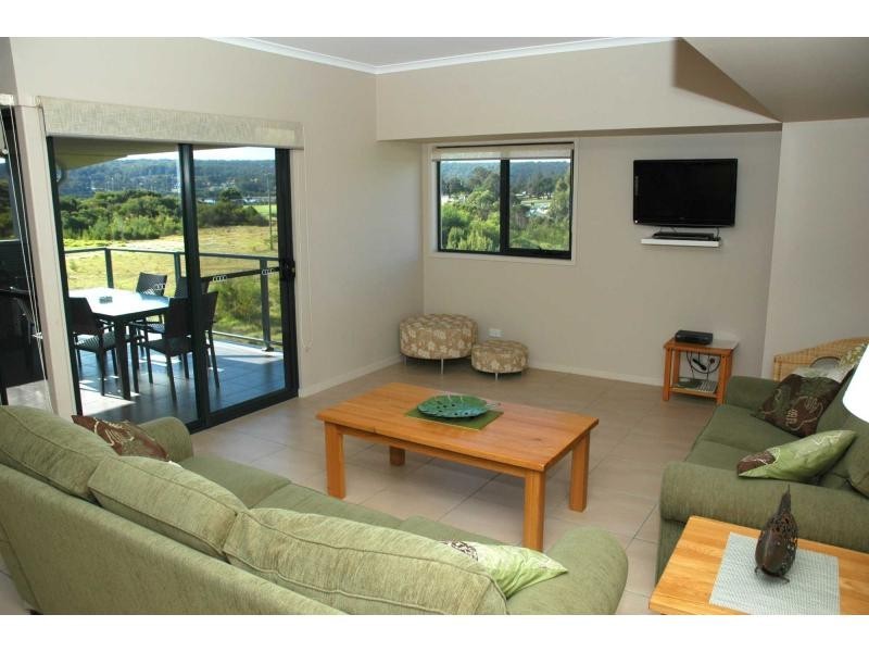 Villa 4/2 Lake Street, Eden NSW 2551