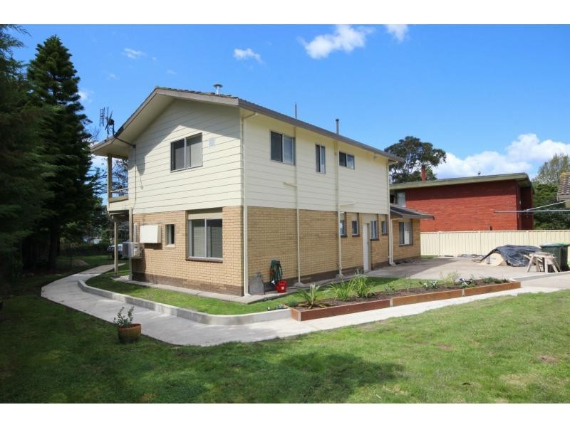 2/1 Emblem Street, Eden NSW 2551