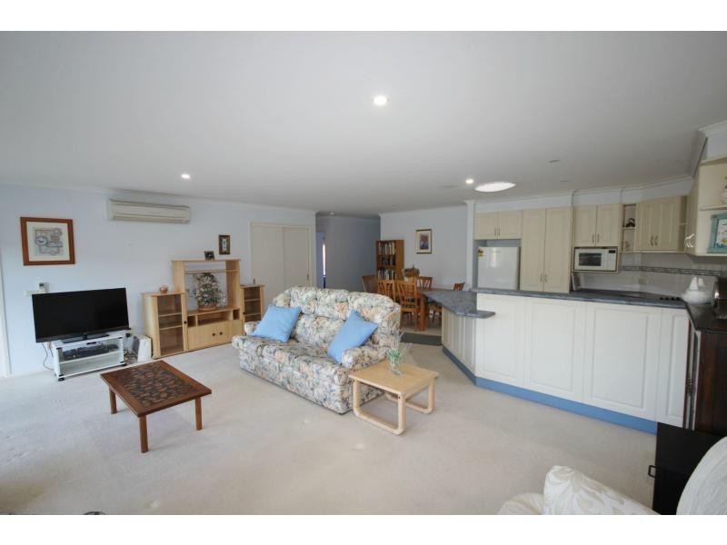 Duplex 2/3 Hollis Court, Merimbula NSW 2548