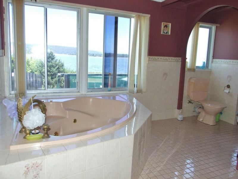 2 Emblen Street, Eden NSW 2551