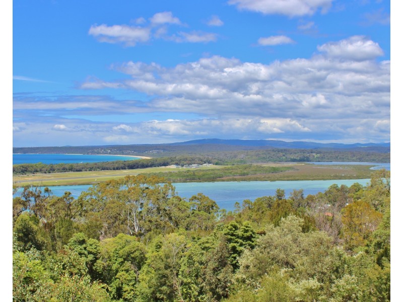 10 Seaview Ave, Merimbula NSW 2548