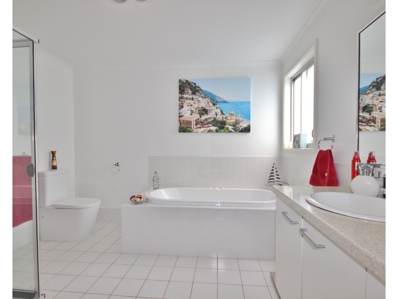 10 Seaview Ave, Merimbula NSW 2548