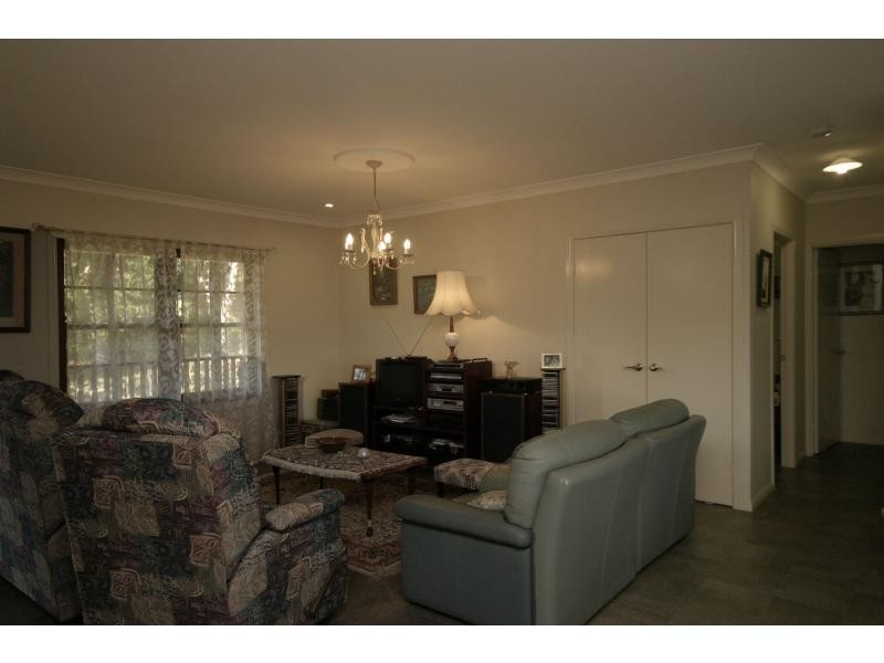 20 Jordana Place, Glass House Mountains QLD 4518