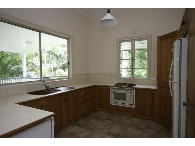 258 Peachester Road, Beerwah QLD 4519