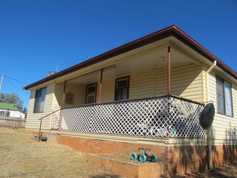 8 Bandalong Street, Bingara NSW 2404