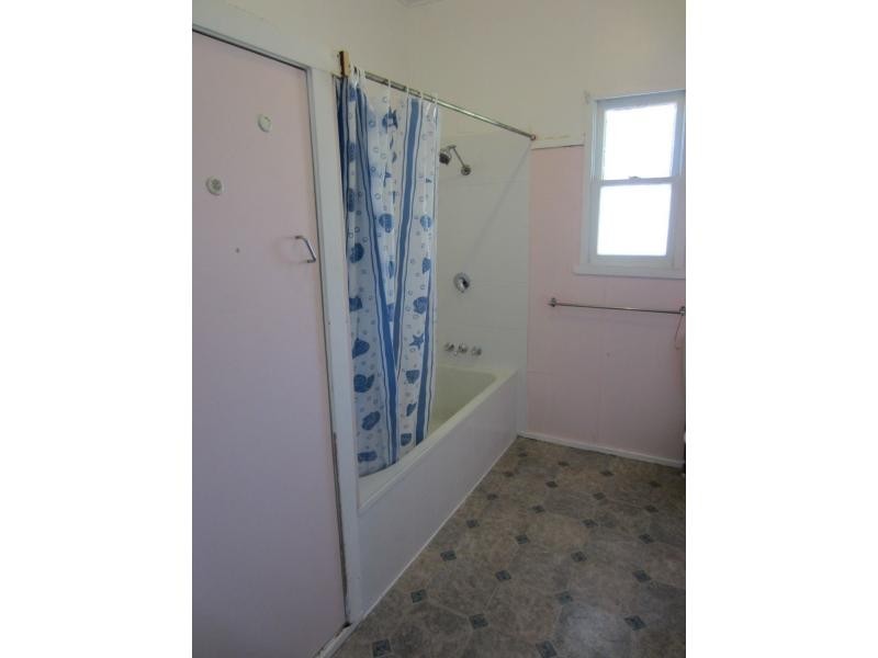 101 Railway Street, Lowood QLD 4311