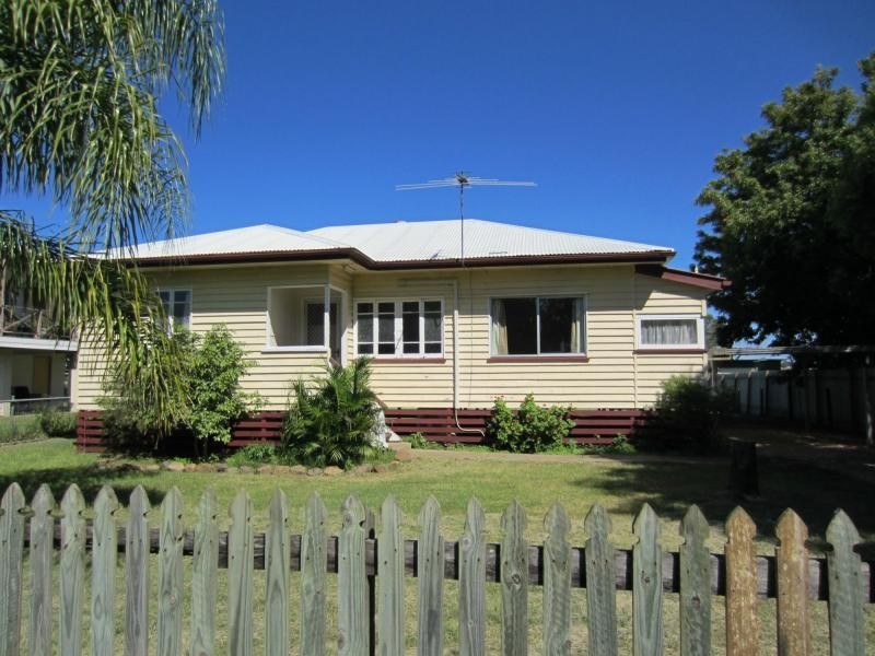 23 Daniel Street, Lowood QLD 4311