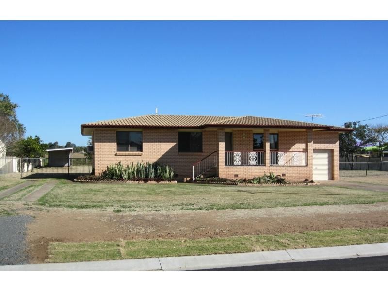 35 Daniel Street, Lowood QLD 4311