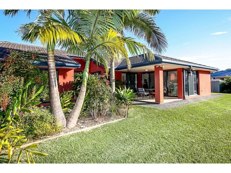 12 Forest Way, Lake Cathie NSW 2445