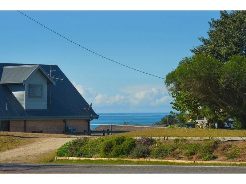 1555 Ocean Drive, Lake Cathie NSW 2445
