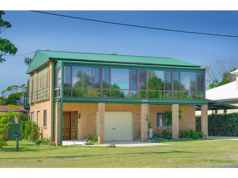 1693 Ocean Drive, Lake Cathie NSW 2445