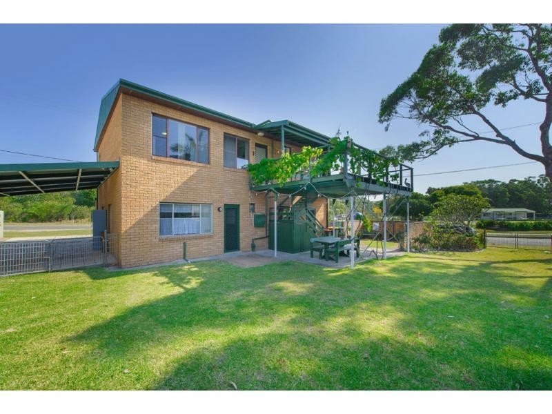 1693 Ocean Drive, Lake Cathie NSW 2445