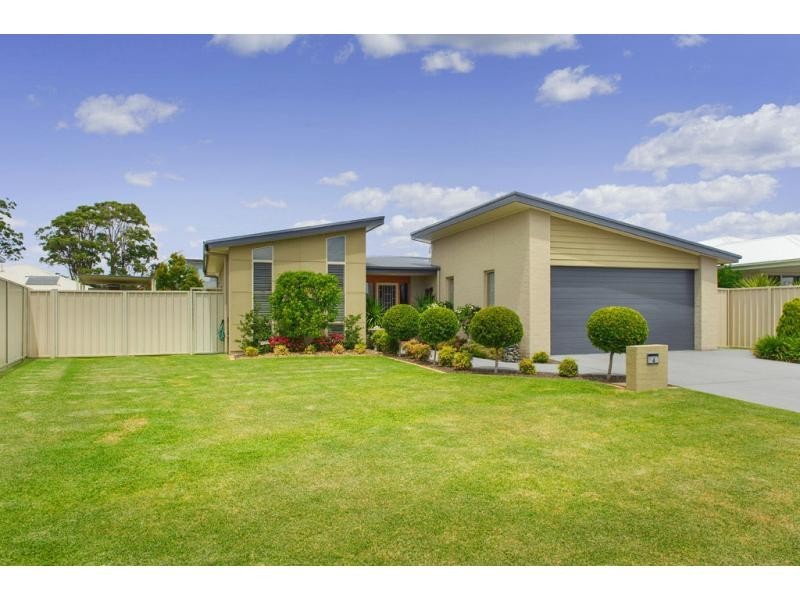 4 Magellan Place, Bonny Hills NSW 2445
