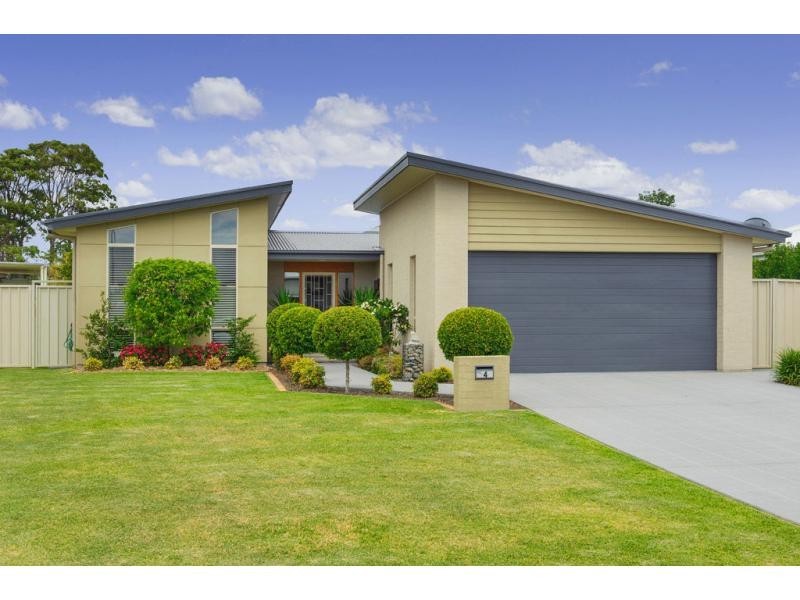 4 Magellan Place, Bonny Hills NSW 2445