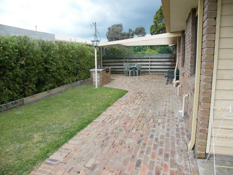 2/33 Newton Close, Paynesville VIC 3880