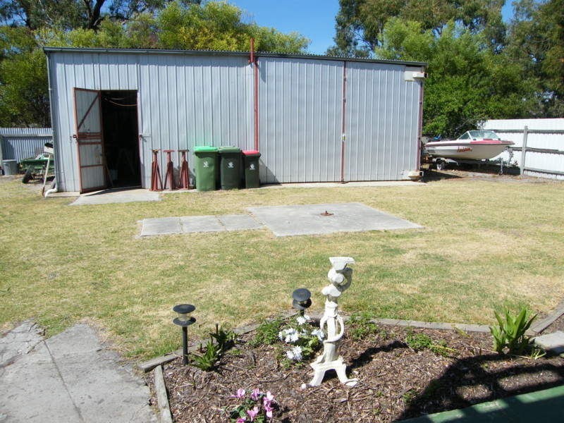 21-23 Gravelly Point Road, Raymond Island VIC 3880