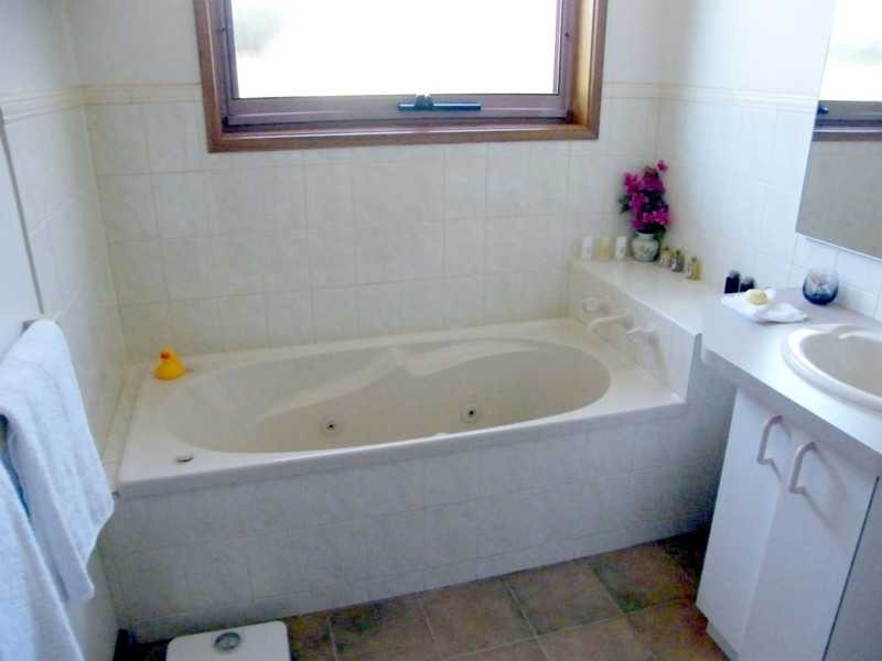 16 Sheerwater Terrace, Paynesville VIC 3880