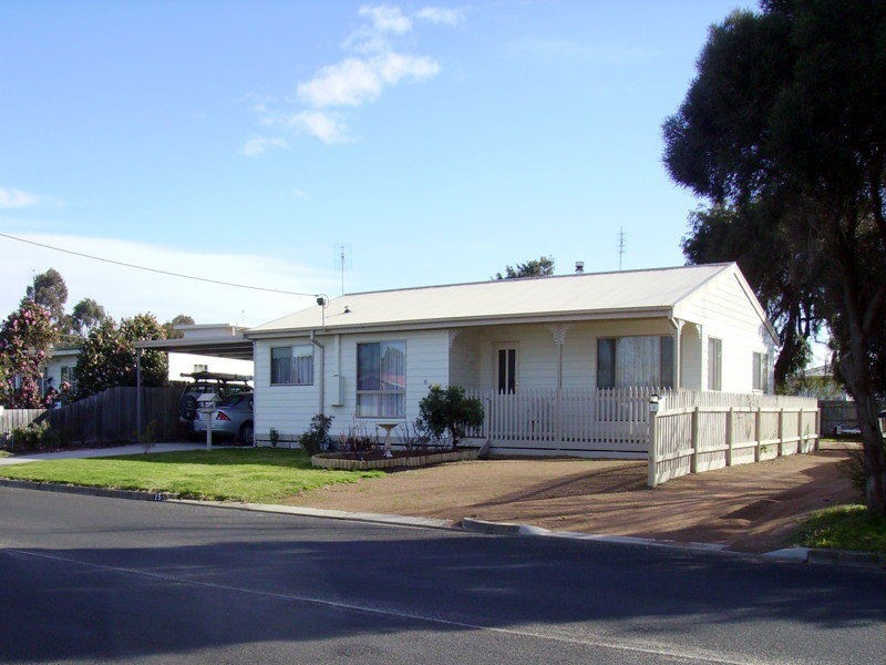 15 Kings Road, Paynesville VIC 3880