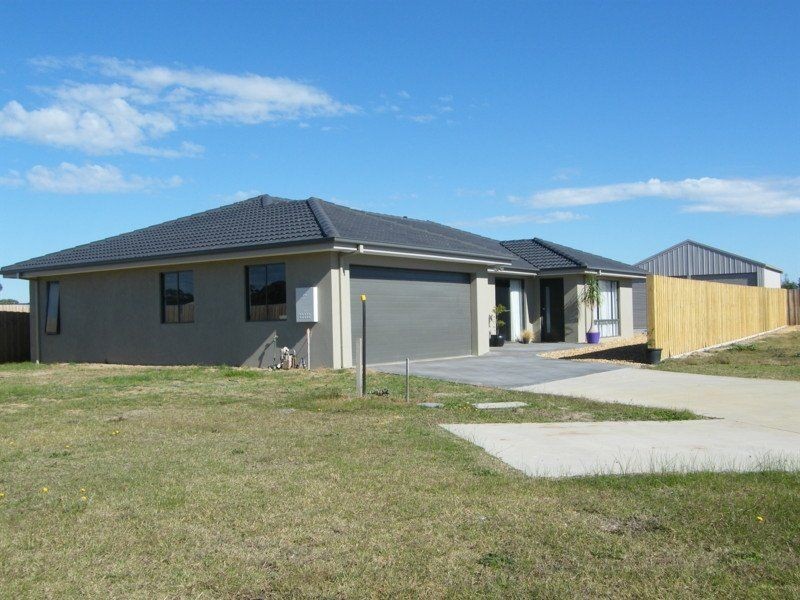 13 The Grange Street, Paynesville VIC 3880