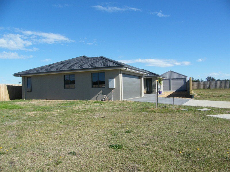 13 The Grange Street, Paynesville VIC 3880