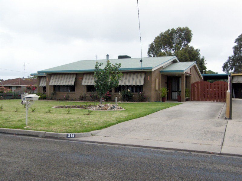16 White Court, Eagle Point VIC 3878