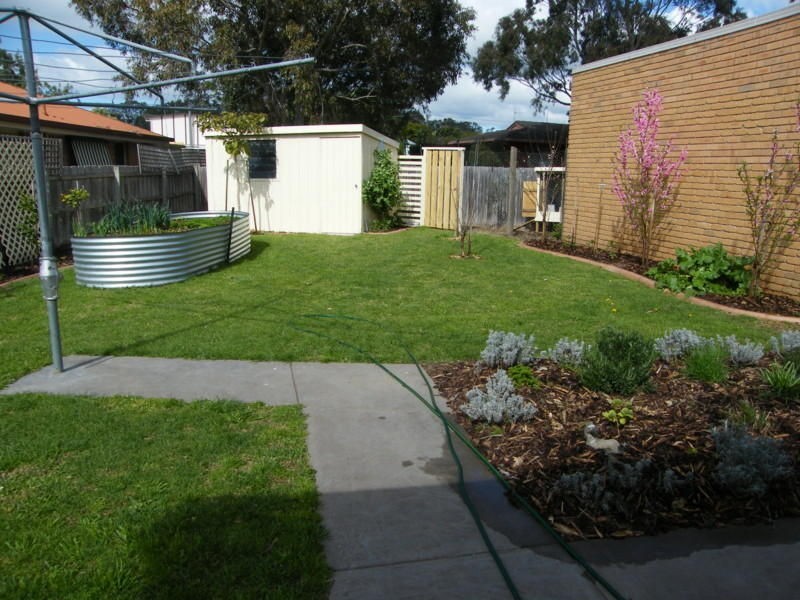 16 White Court, Eagle Point VIC 3878