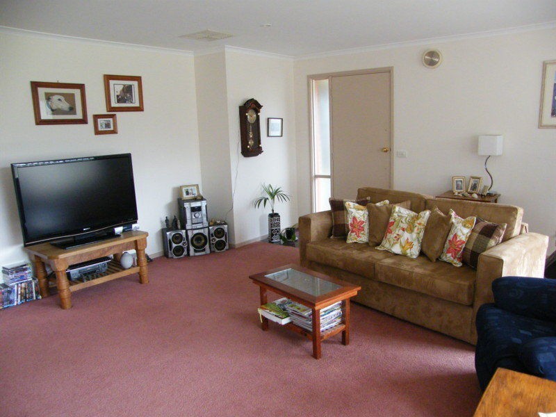 16 White Court, Eagle Point VIC 3878