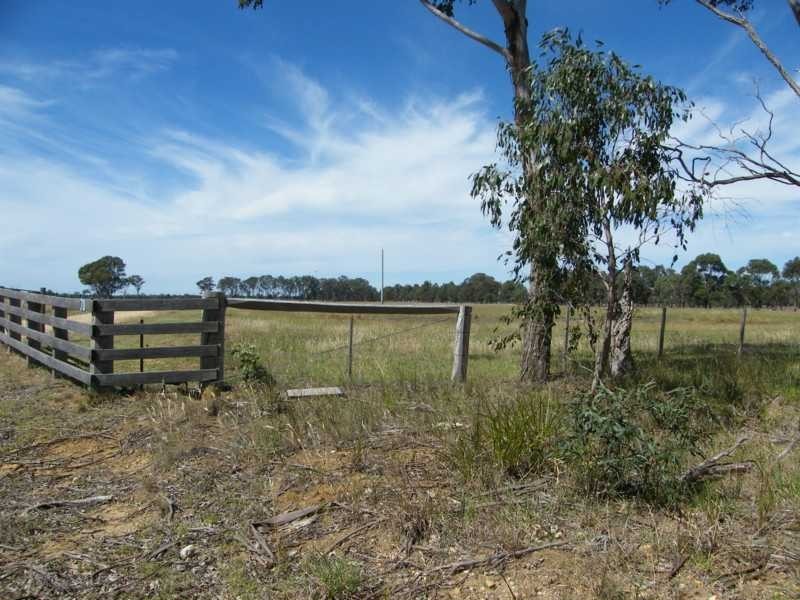 66 Jones Road, Eagle Point VIC 3878