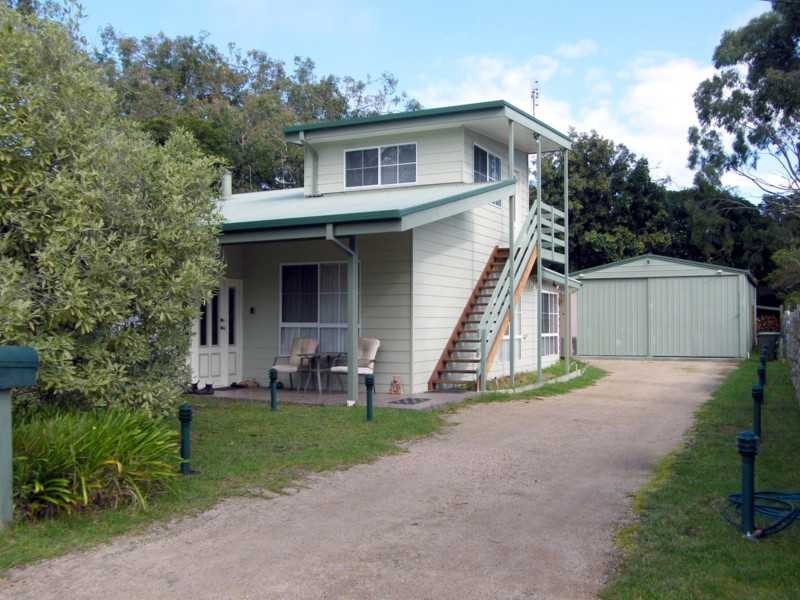 20 Fourth Avenue, Raymond Island VIC 3880