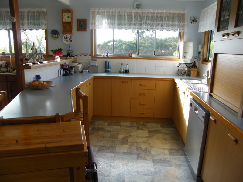 147 Bay Road, Eagle Point VIC 3878