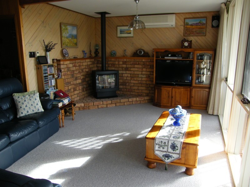 147 Bay Road, Eagle Point VIC 3878