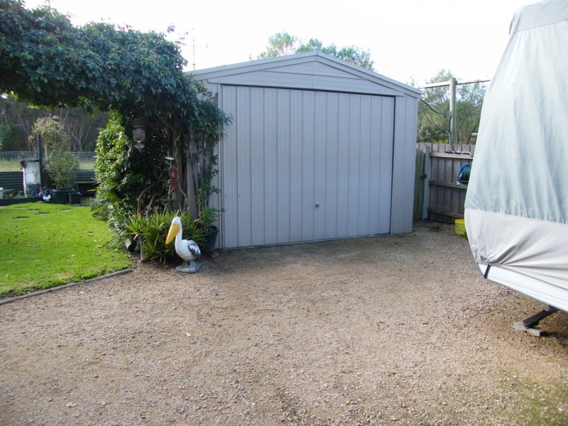 147 Bay Road, Eagle Point VIC 3878