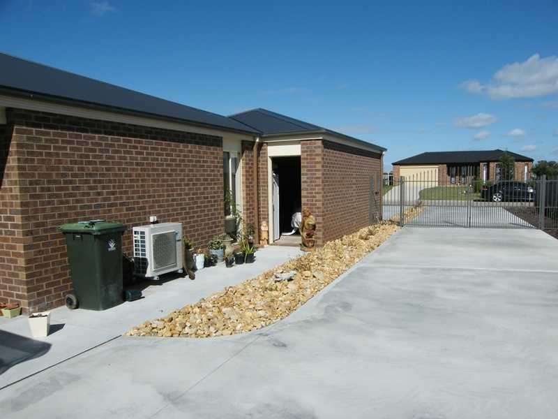 16 Riviera Close, Paynesville VIC 3880