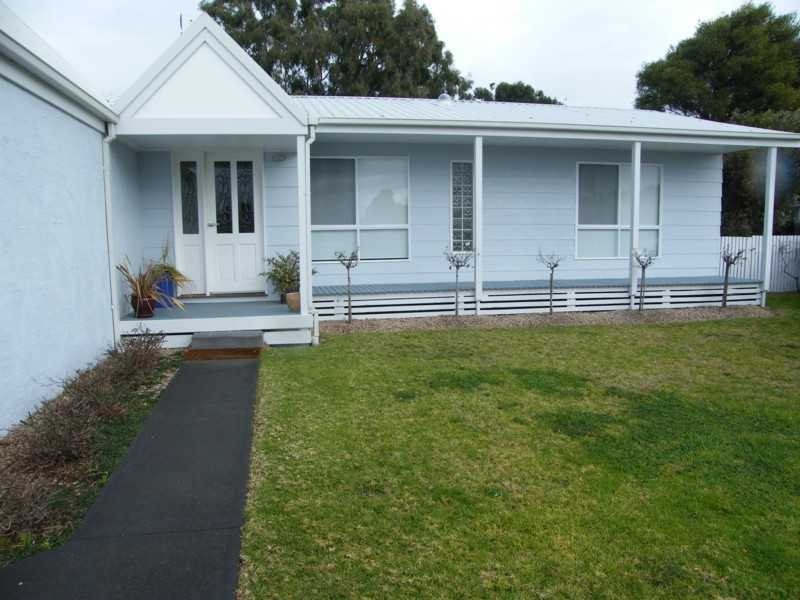 2 The Moorings, Paynesville VIC 3880