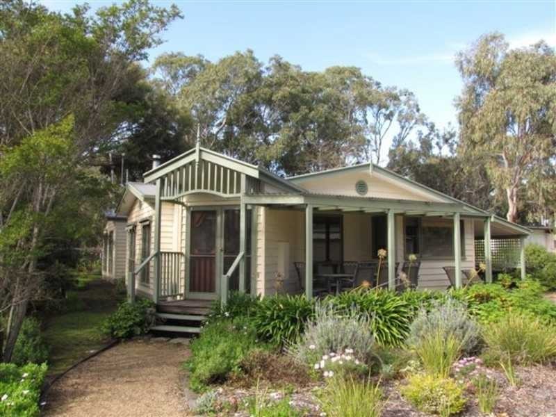 13-15 Fifth Parade, Raymond Island VIC 3880