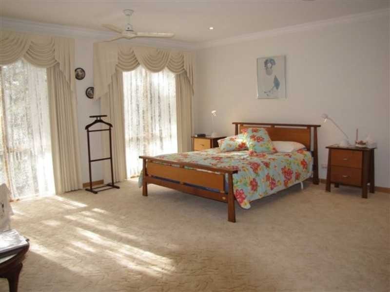 13-15 Fifth Parade, Raymond Island VIC 3880